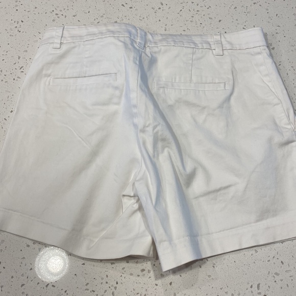 🟡 Banana Republic short. Free with any purchase. - Picture 2 of 3